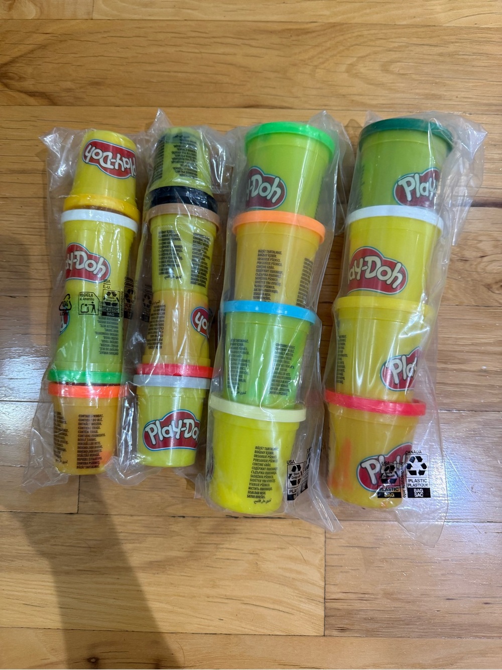 Play-Doh - 8 Large and 8 Small Tubs Variety Pack